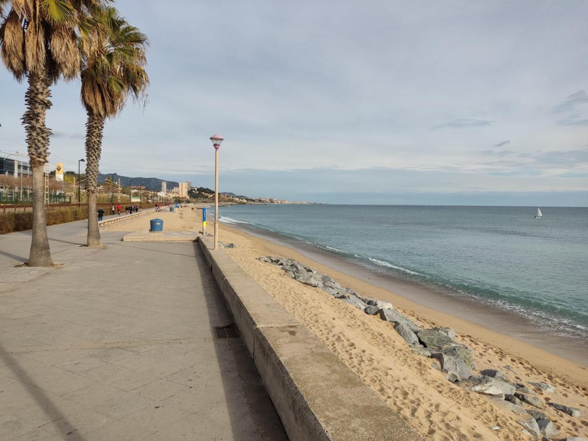 Hospedaje Dado De Baja Badalona Eksteriør billede